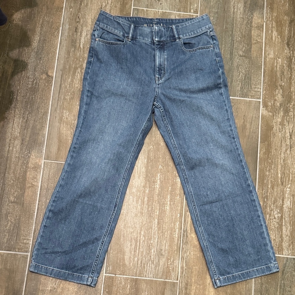White House Black Market Classic crop Ankle Jeans